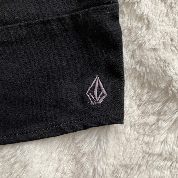 Black “Paneled” Volcom Mini Skirt - Picture 5 of 6